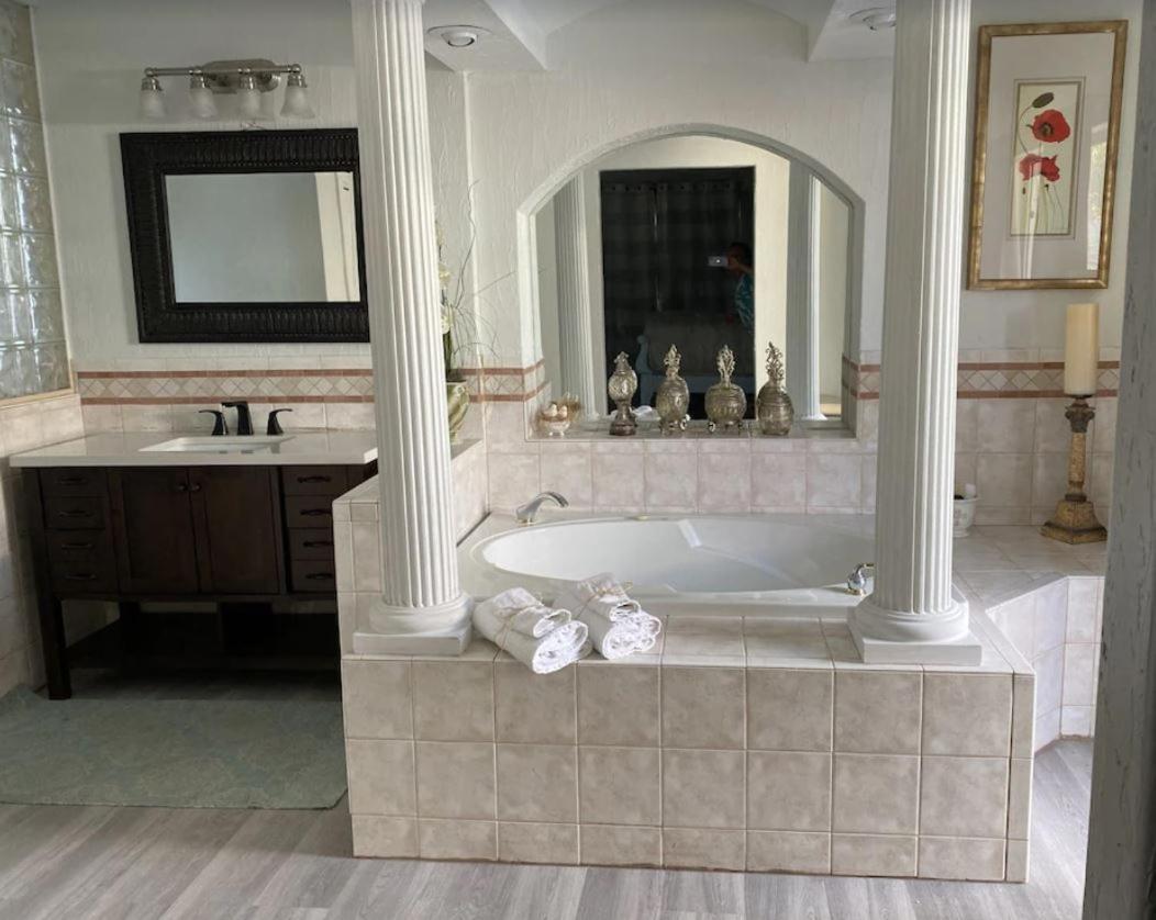 Pool/Waterfront Home 5 Min Walk To Siesta Key Village And Beach Exterior foto